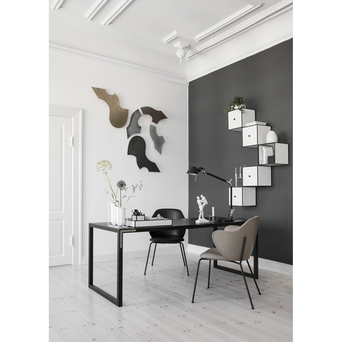 Audo Copenhagen Rahmen 49, Asche weiß gefärbt inkl. Tür und Regal