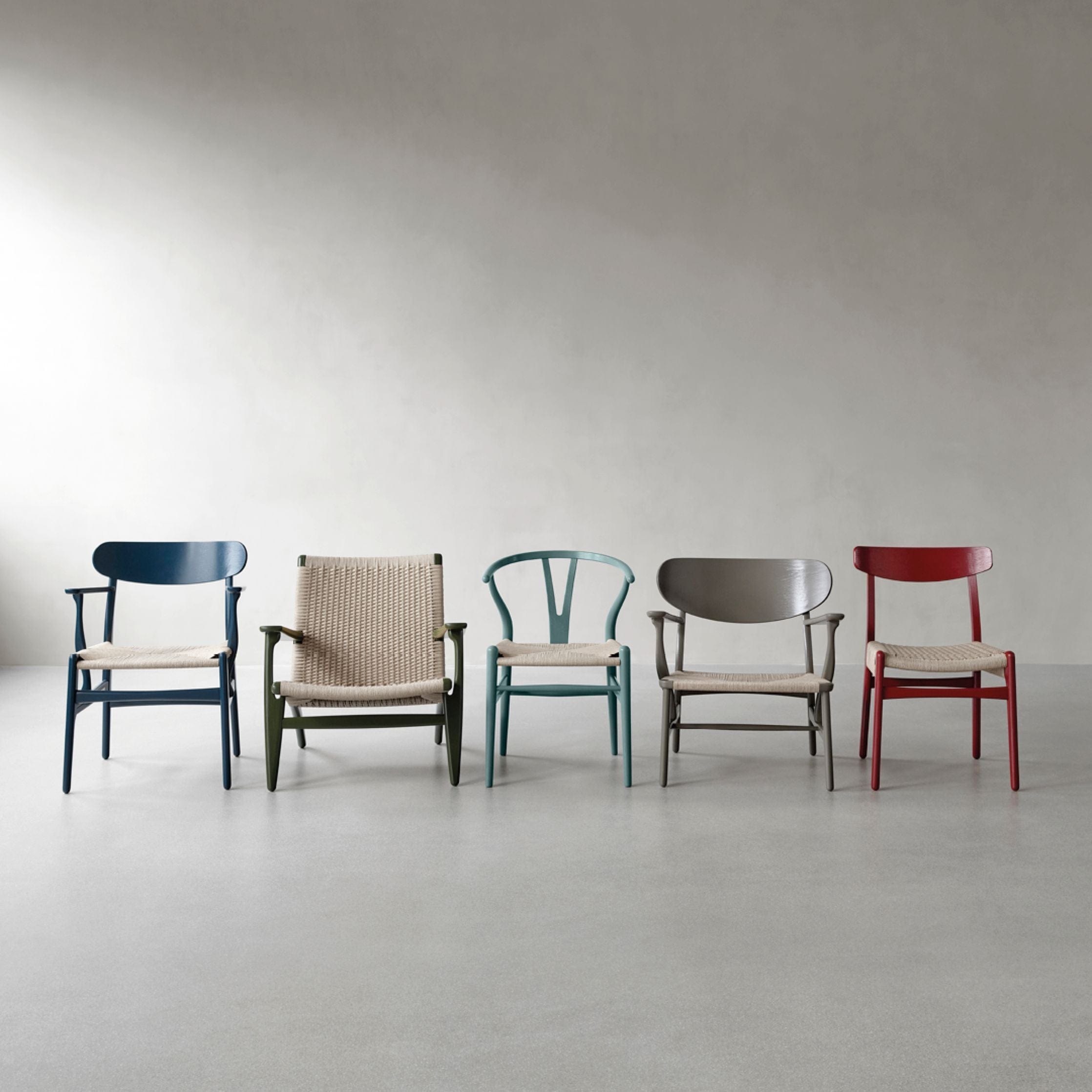 Carl Hansen CH22 sedia da salone in quercia, cavo rosso Falu/naturale