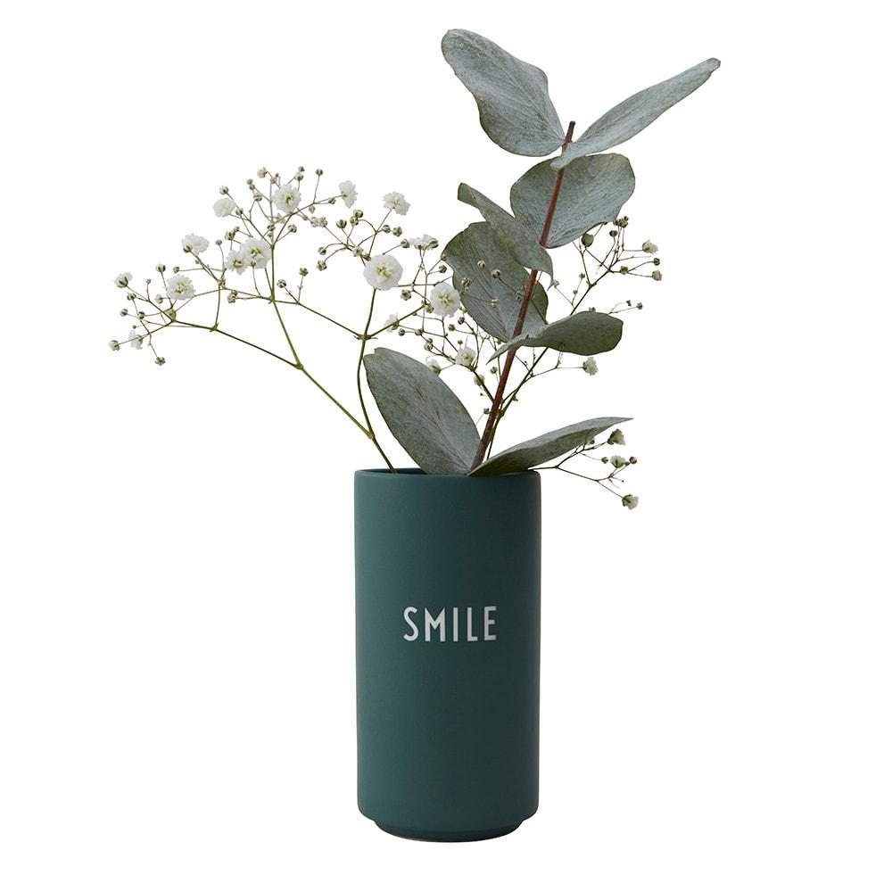 设计字母最喜欢的花瓶微笑，深绿色