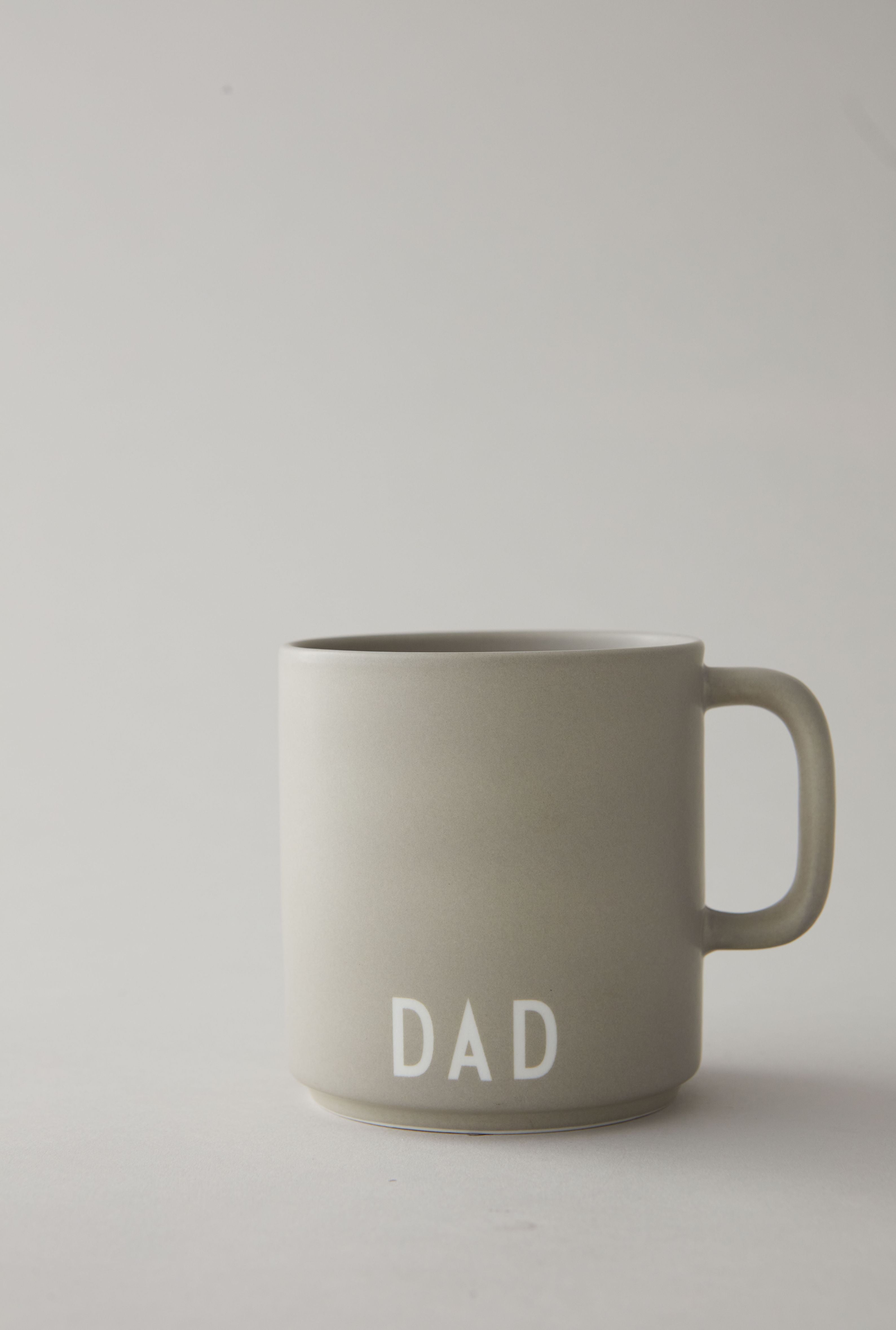 Design Letters Lieblingsbecher mit Hade Dad, Cool Gray