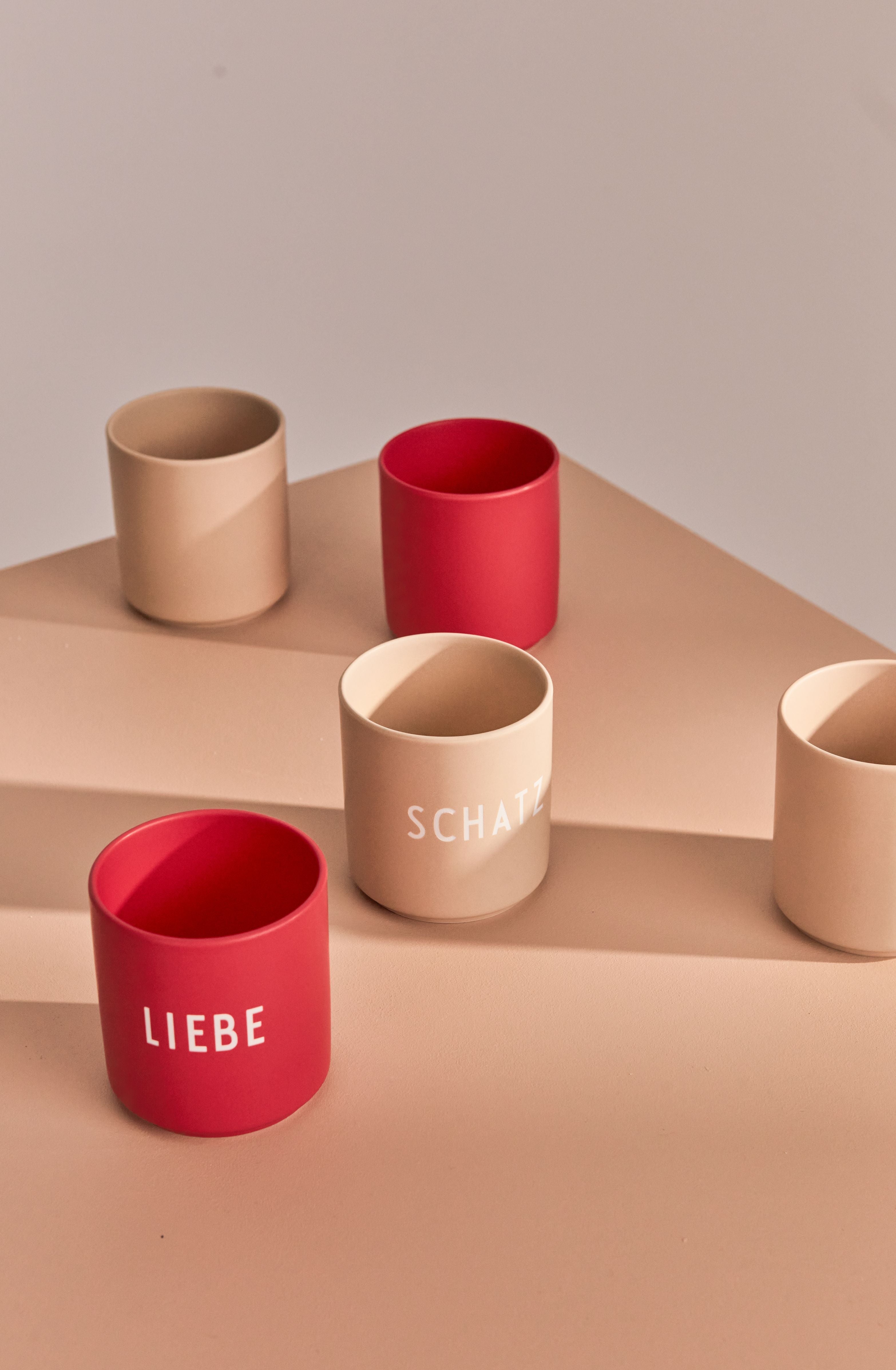 Il tesoro delle tazze preferito della lettera di design, Beige
