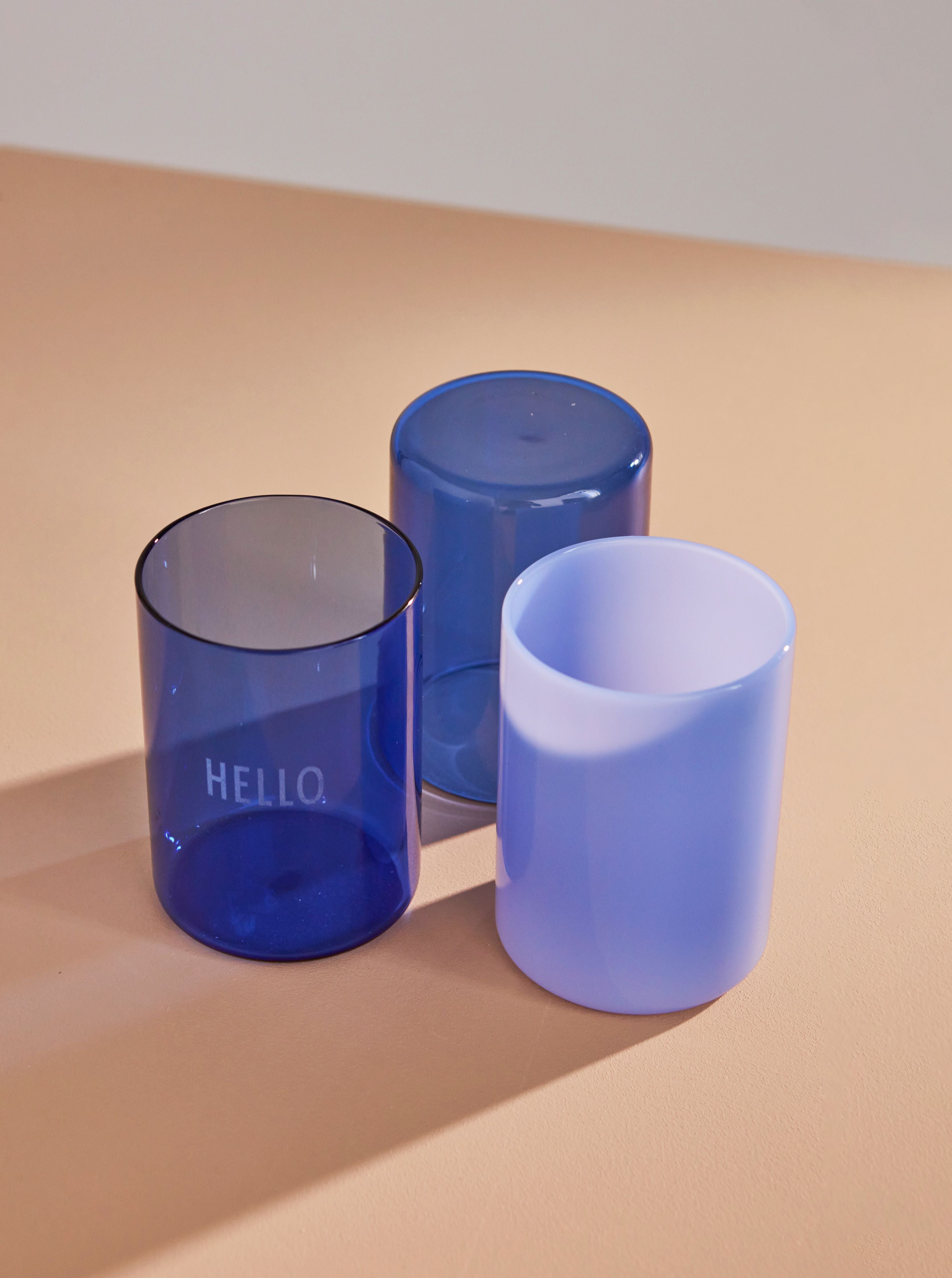 Het favoriete drinkglas van designbrief, melkblauw