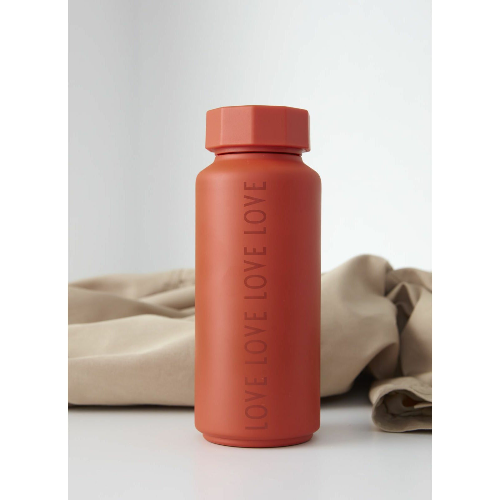 Design Letters Bouteille thermo en édition spéciale 500 ml, terre cuite