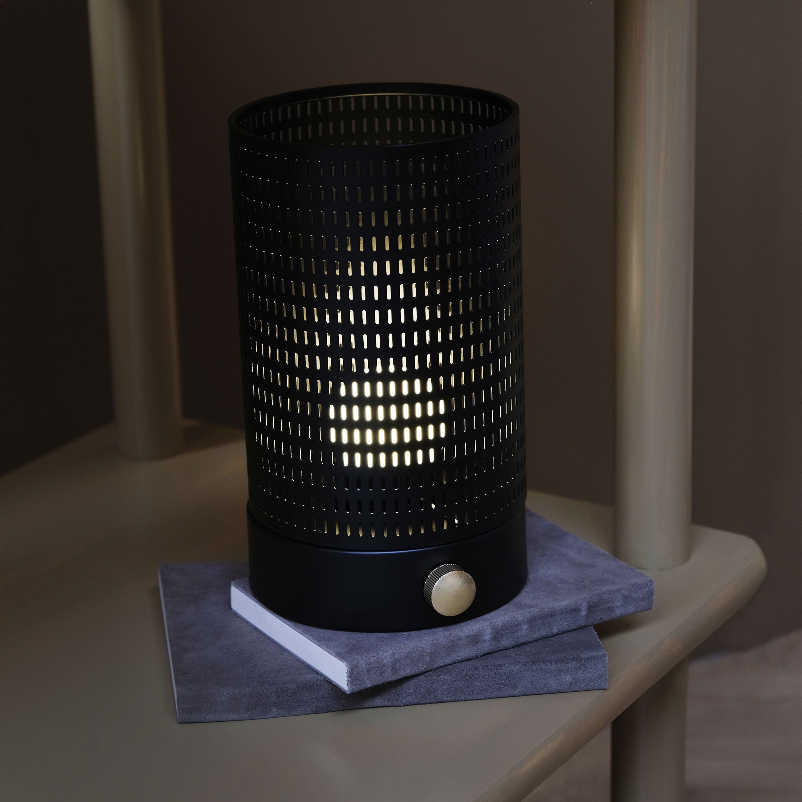 Lámpara de mesa LED de malla de Dyberg Larsen, negro