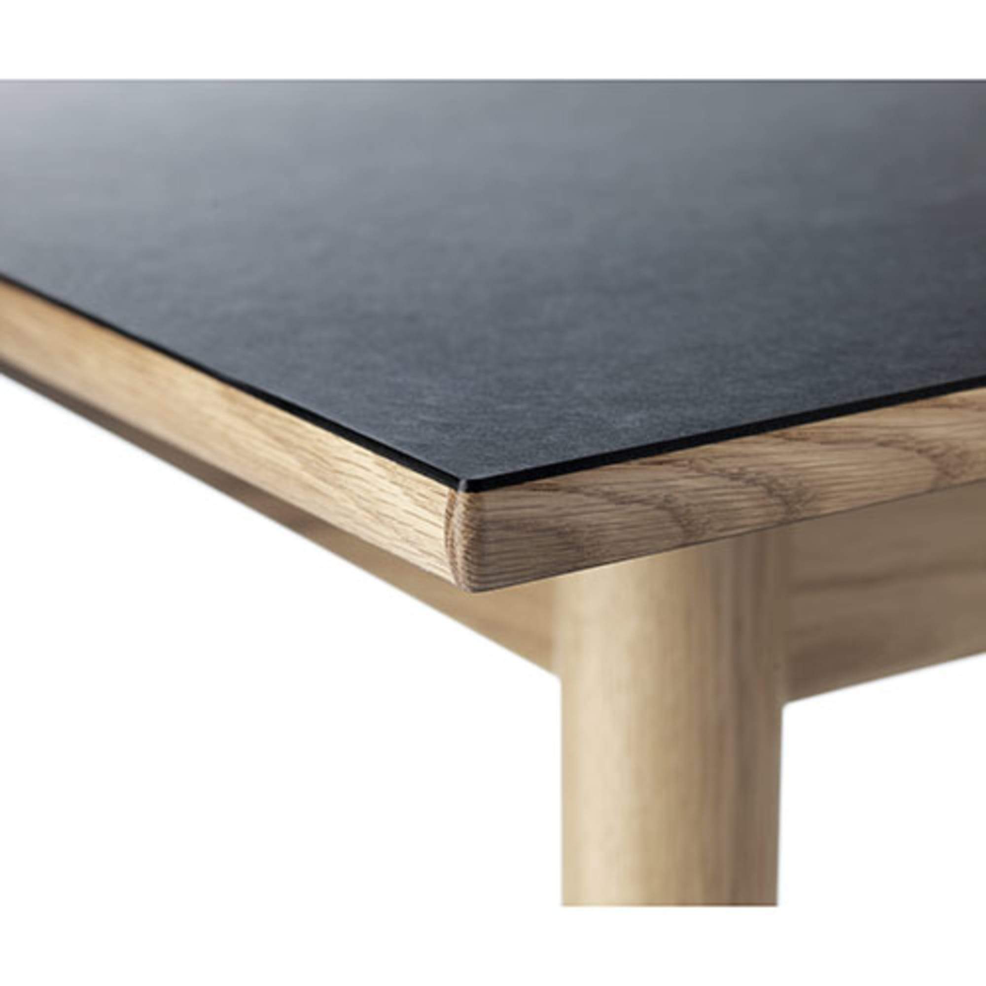 FDB MØBLER C35 B spisebord for 6 personer eik, svart linoleum topp, 82x160cm