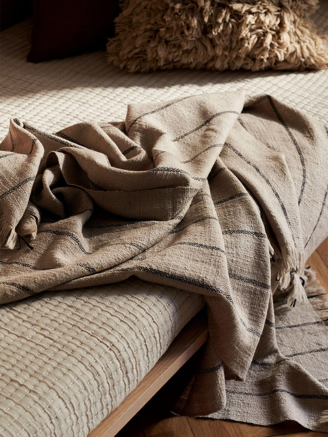 Ferm Living Calm Blanket, Kamel/Schwarz