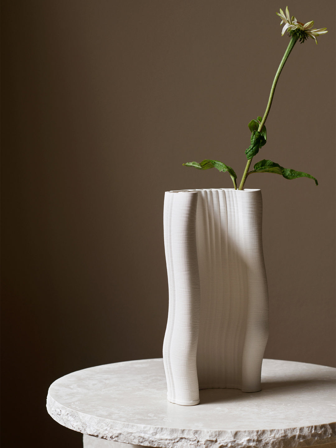 Vase moiré Ferm Living, blanc cassé