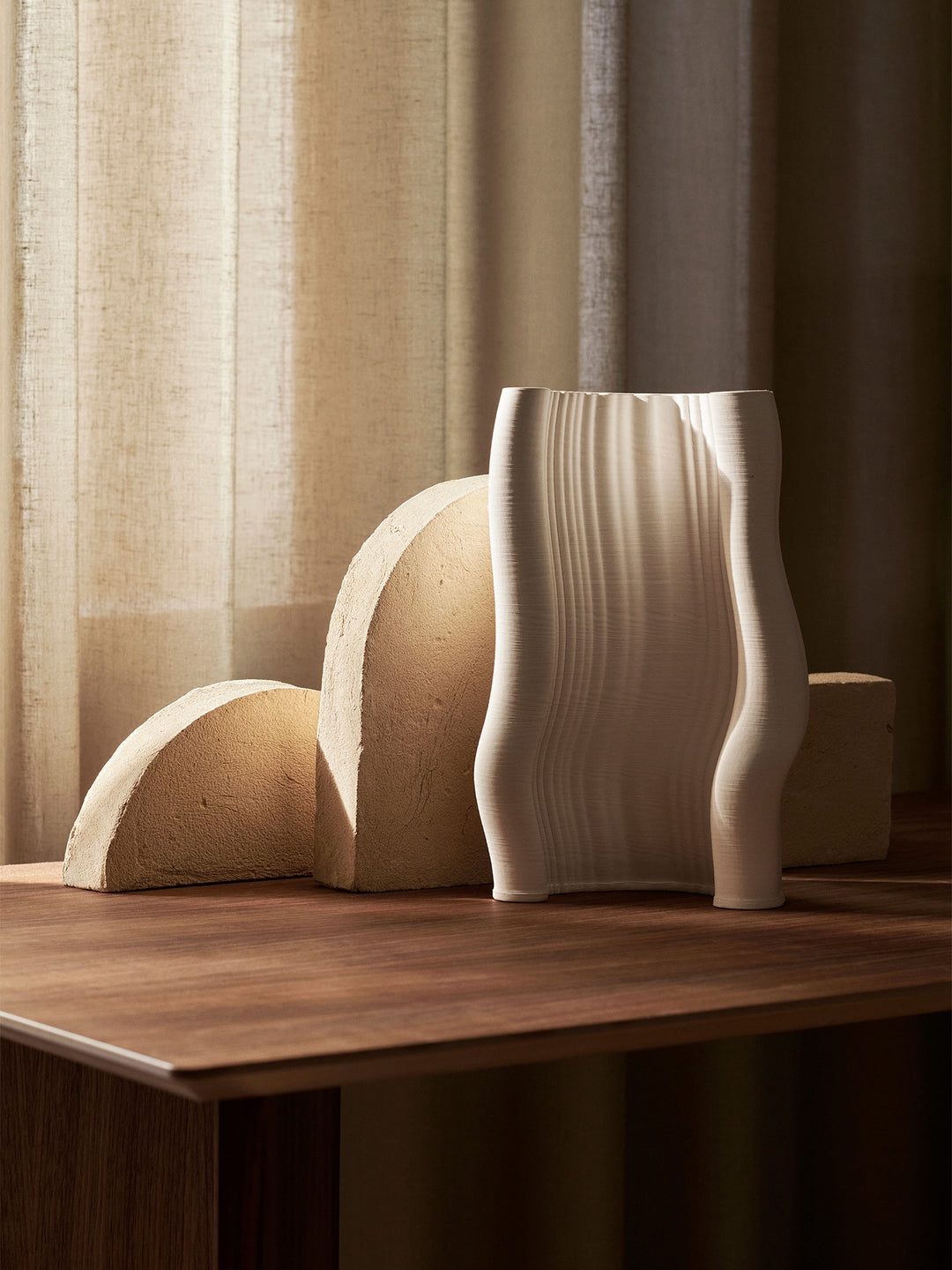 Ferm Living Moire vase, råhvid