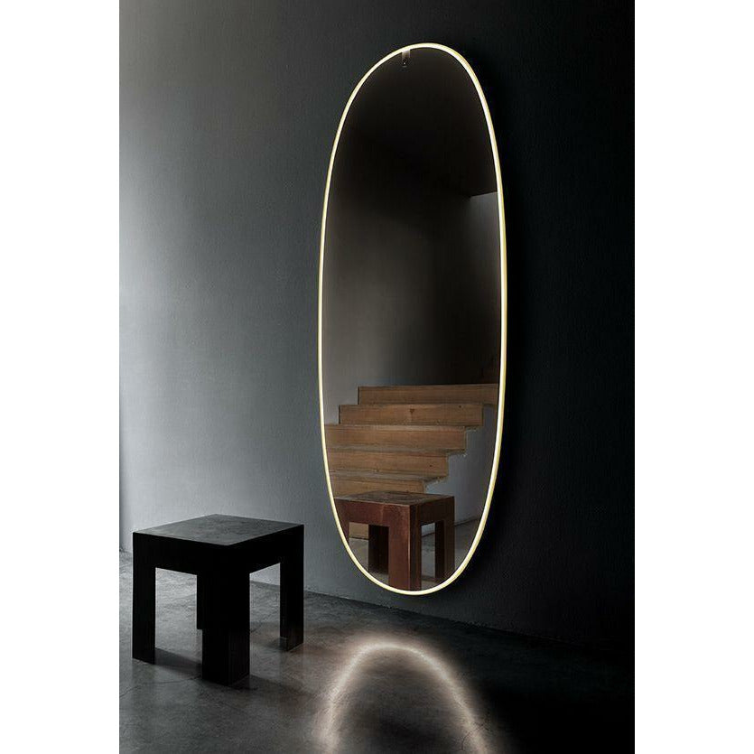 FLOS La Plus Belle Mirror met geïntegreerde verlichting, geborsteld koper