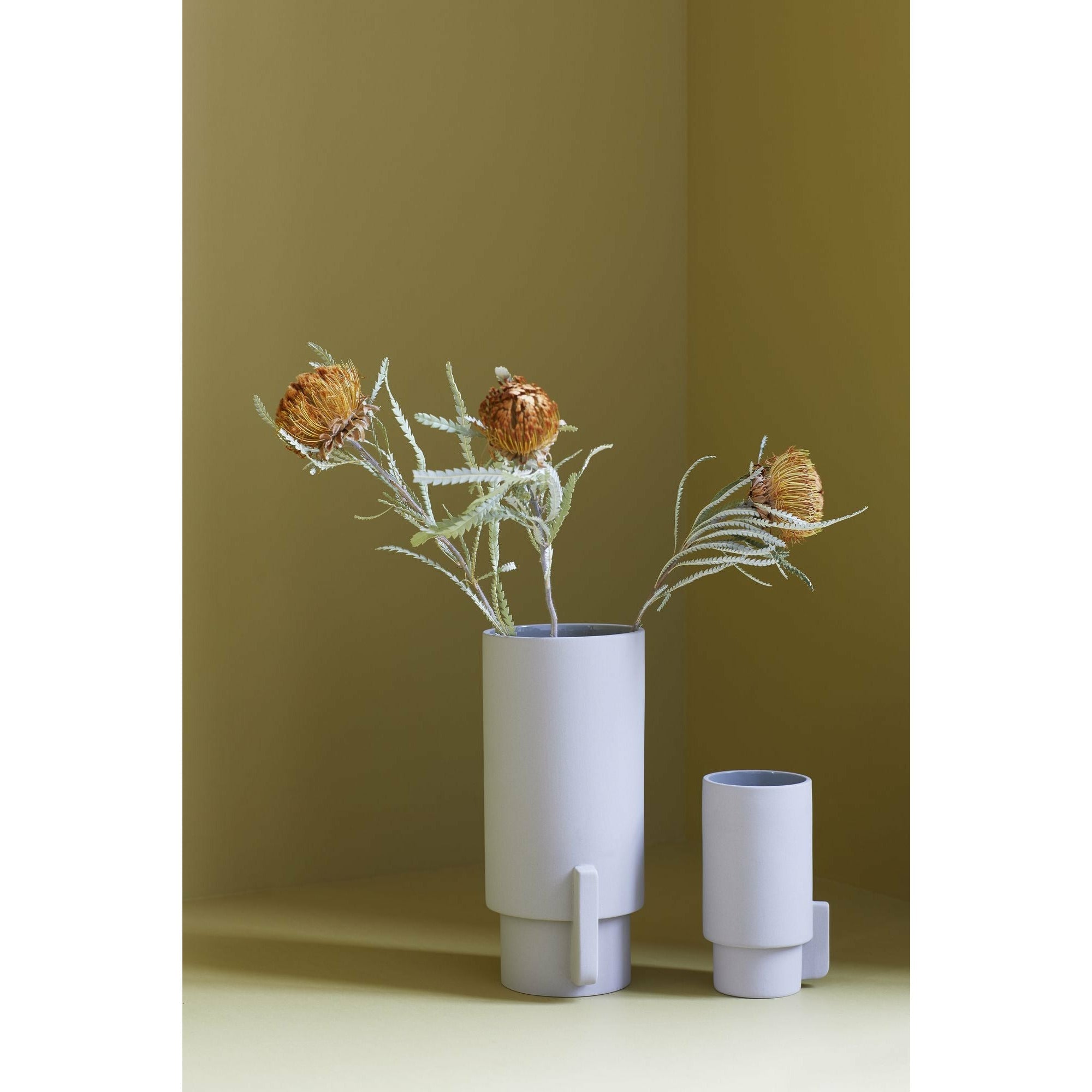 Form & Refine Alcoa vase lille. Lysegrå