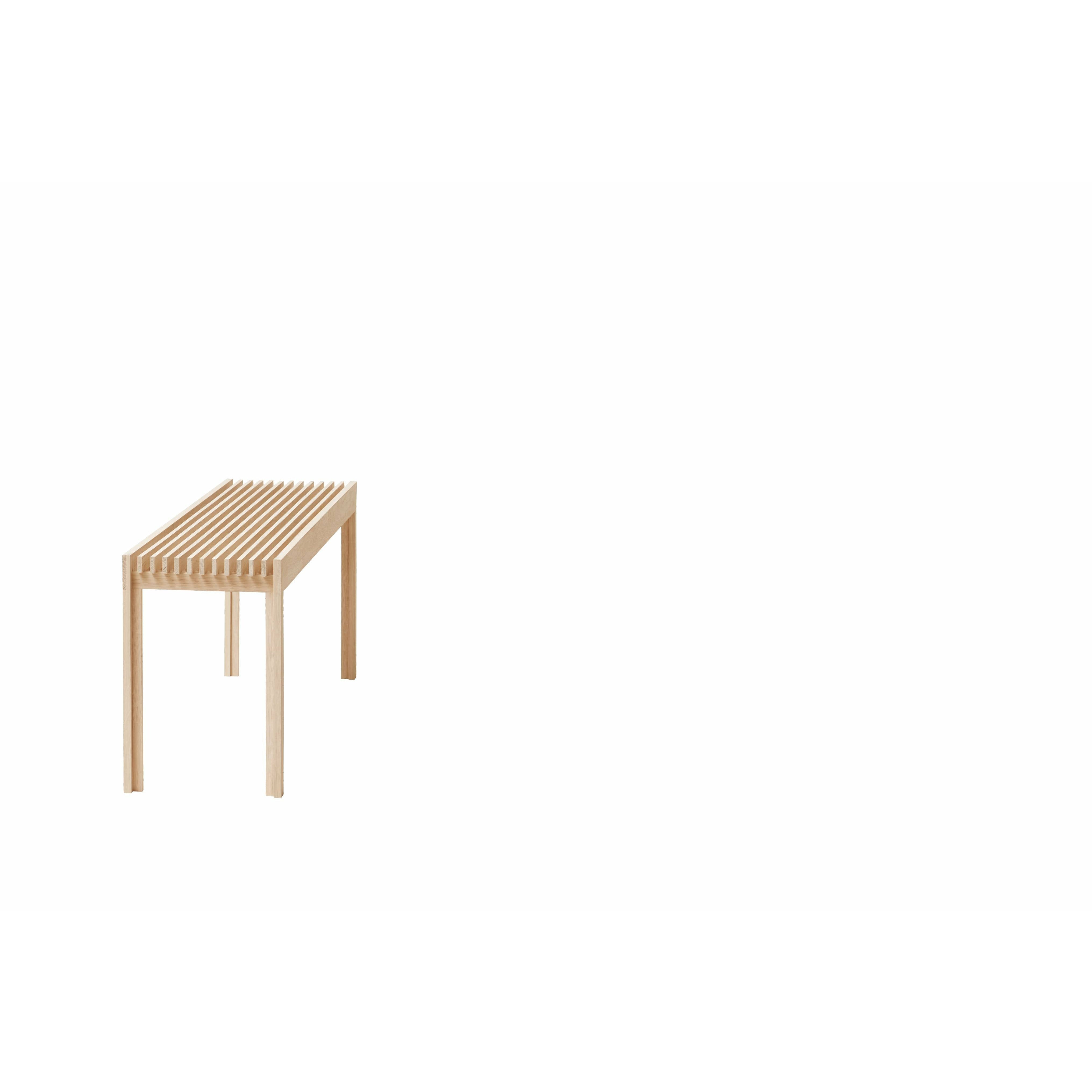 形式和完善轻便的长凳。白橡木