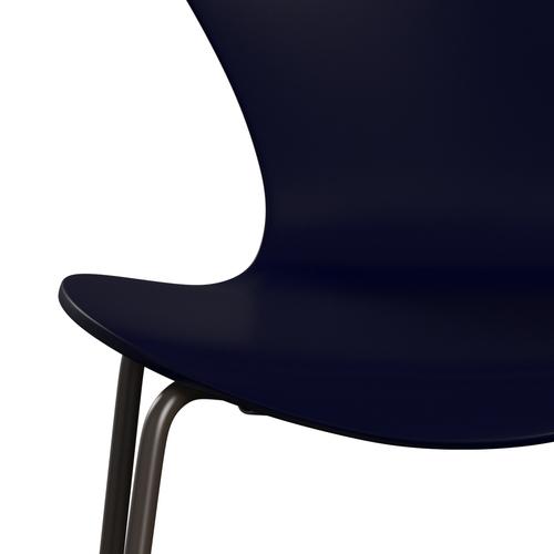 Fritz Hansen 3107 Stuhl ungepolstert, Braunbronze/Mitternachtsblau lackiert