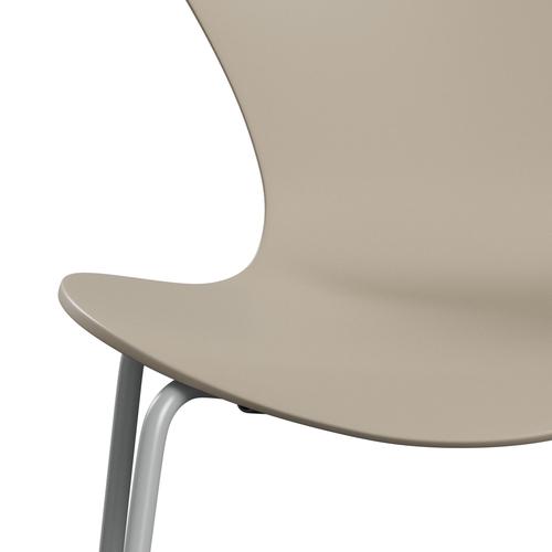 Fritz Hansen 3107 Stuhl ungepolstert, Nine Grey/Lacquered Light Beige