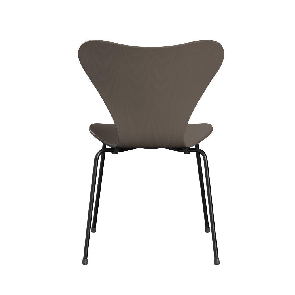 Fritz Hansen 3107 Stuhl ungepolstert, Schwarz/Farbige Esche Deep Clay