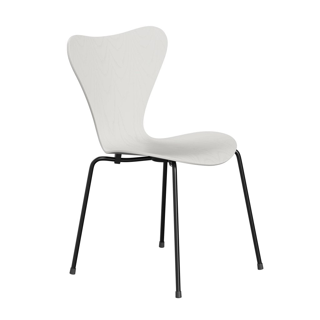 Fritz Hansen 3107 Stuhl ungepolstert, Schwarz/Eschenweiß gefärbt