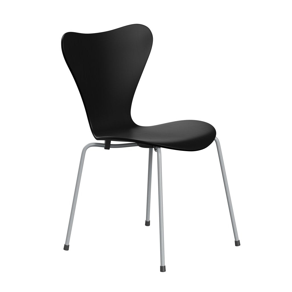 Fritz Hansen 3107 Stuhl ungepolstert, Silbergrau/Farbige Esche Schwarz