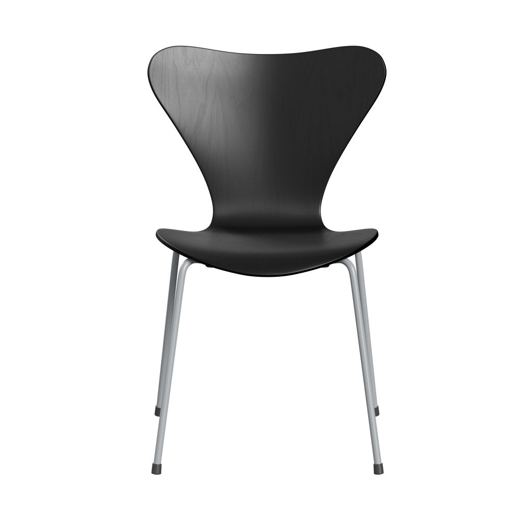 Fritz Hansen 3107 Stuhl ungepolstert, Silbergrau/Farbige Esche Schwarz