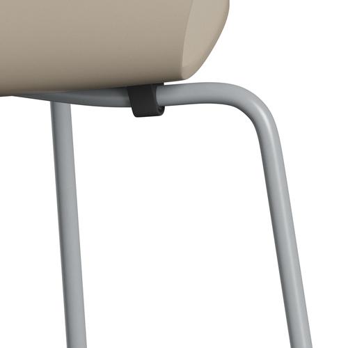 Fritz Hansen 3107 Stuhl ungepolstert, Silbergrau/Hellbeige lackiert