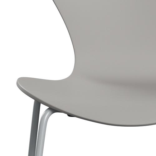 Fritz Hansen 3107 Stuhl ungepolstert, Silbergrau/Lackiert Neungrau