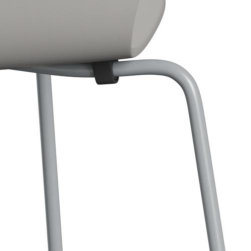 Sedia Fritz Hansen 3107 non uffolisca, grigio argento/laccato nove grigio