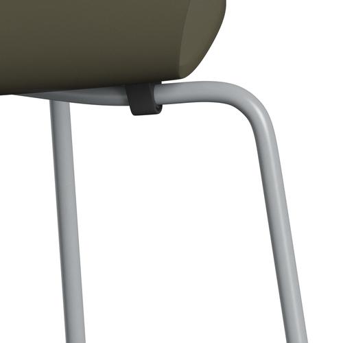 Sedia Fritz Hansen 3107 non ufflorata, grigio argento/verde oliva laccato