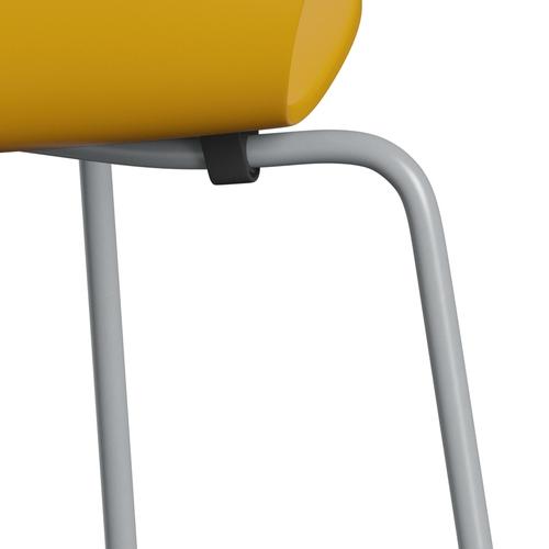 Sedia Fritz Hansen 3107 non ufflorata, grigio argento/vero giallo