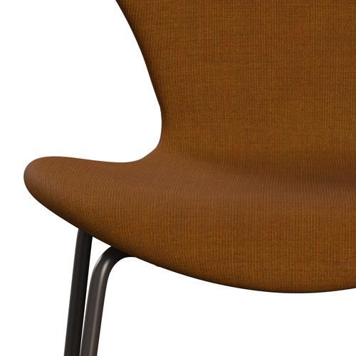 Fritz Hansen 3107 Stuhl Vollpolsterung, Braun-Bronze/Leinwand Dunkel-Beige