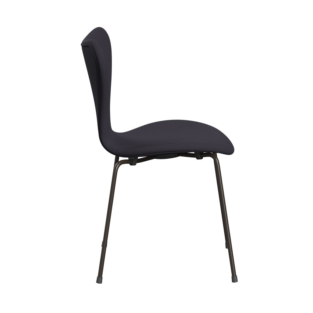 Fritz Hansen 3107 Stuhl Vollpolsterung, Braun-Bronze/Capture Blue Charcoal