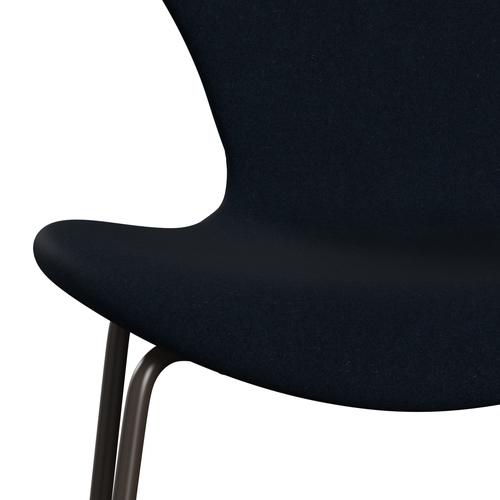 Fritz Hansen 3107 Stuhl Vollpolsterung, Braun Bronze/Divina Dunkelblau