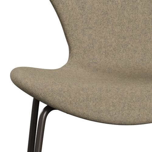 Fritz Hansen 3107 Stuhl Vollpolsterung, Braun Bronze/Divina Melange Grau Sand