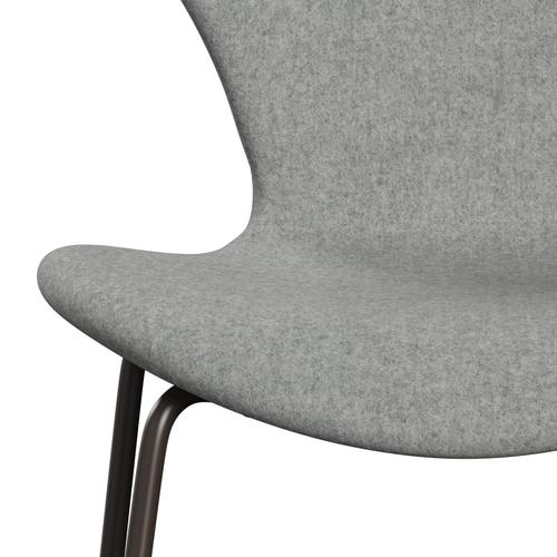 Fritz Hansen 3107 Silla tapicería completa, bronce marrón/divina melange gris claro