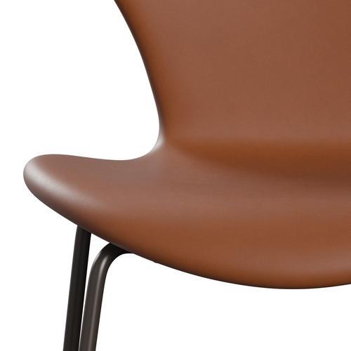 Fritz Hansen 3107 stol full møbeltrekk, brun bronse/essensiell valnøtt