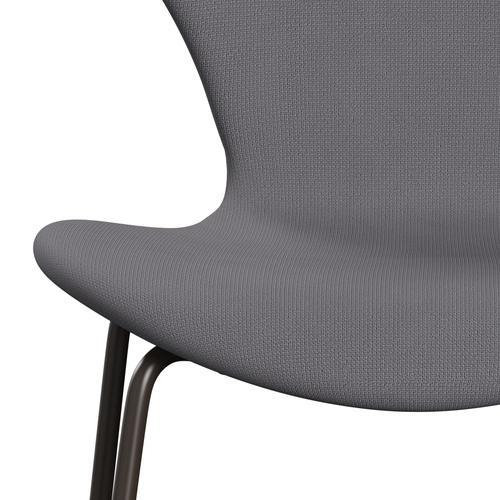 Fritz Hansen 3107 Stuhl Vollpolsterung, Braun Bronze/Fame Grau (F60078)