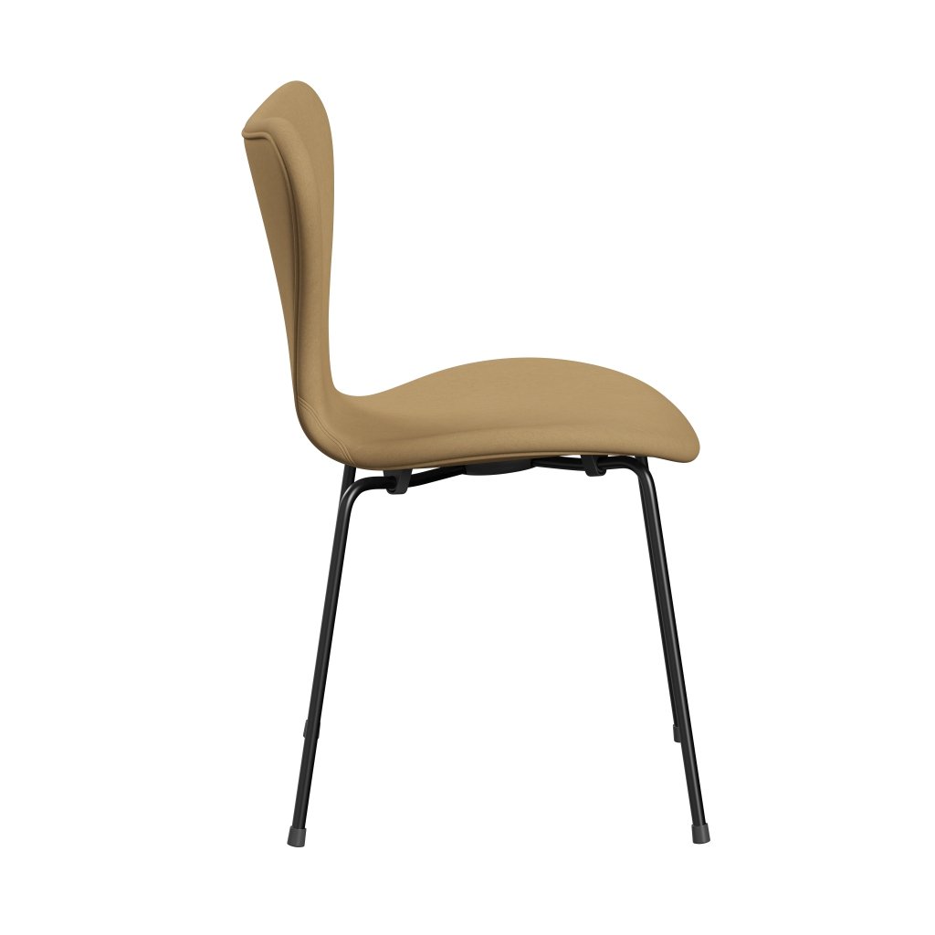 Fritz Hansen 3107 stol full møbeltrekk, svart/komfort beige (C00280)