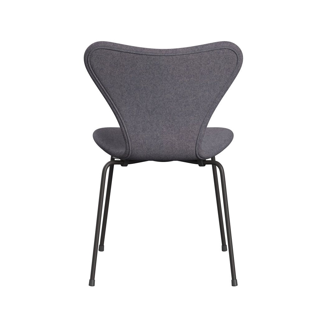 Fritz Hansen 3107 Stuhl Vollpolsterung, Warm Graphite/Divina Md Soft Blue Grey