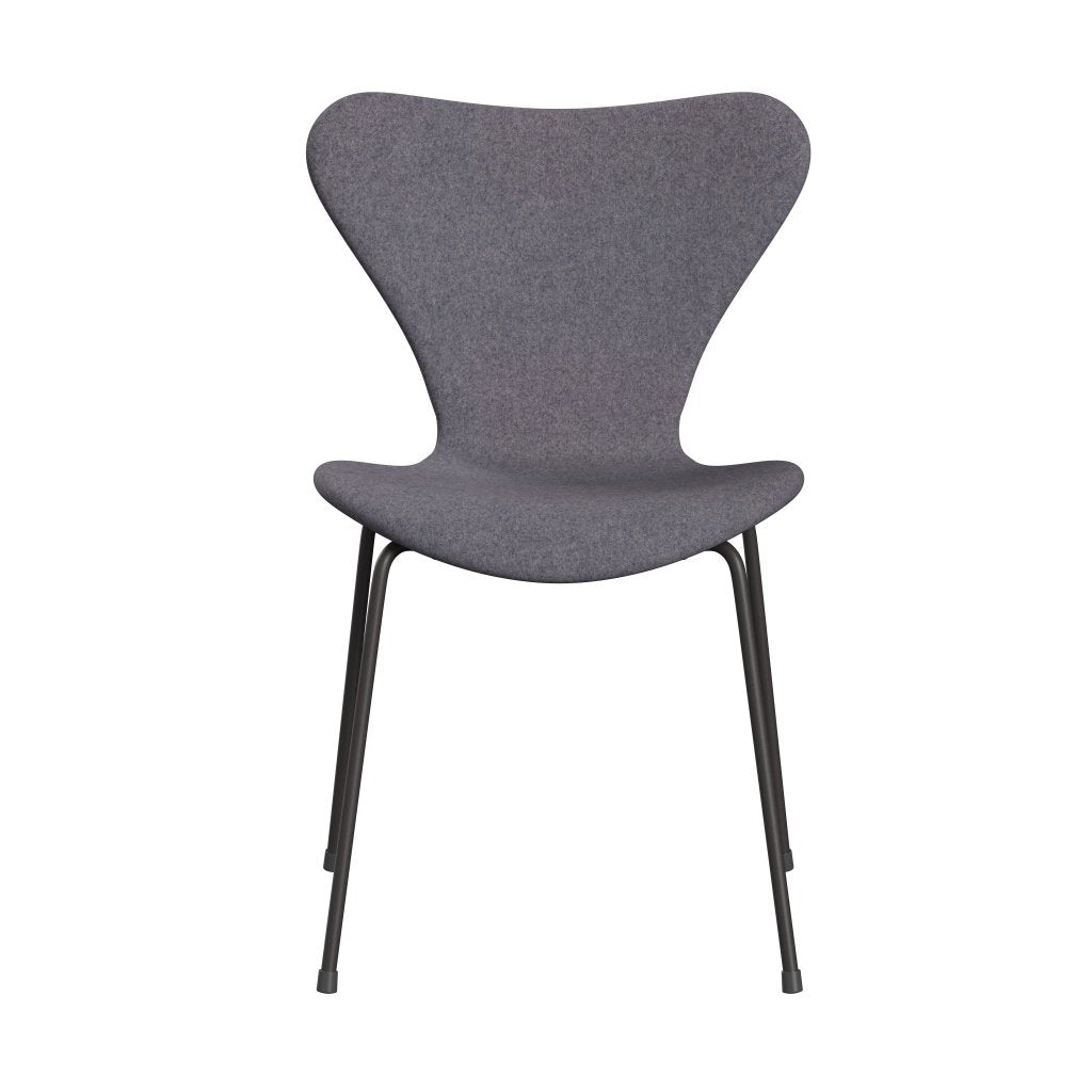 Fritz Hansen 3107 Silla tapicería completa, grafito cálido/Divina MD gris azul suave