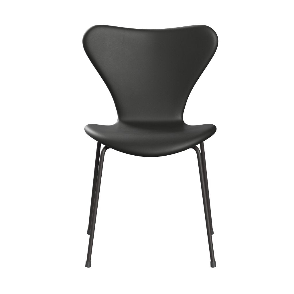 Fritz Hansen 3107 Stuhl Vollpolsterung, Warm Graphite/Essential Black