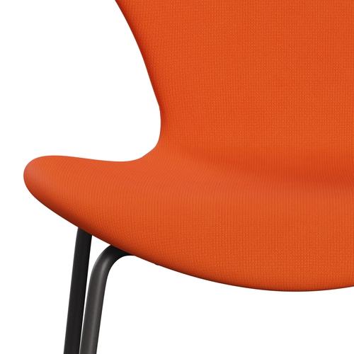 Fritz Hansen 3107 Stuhl Vollpolsterung, Warm Graphit/Fame Orange (F63016)