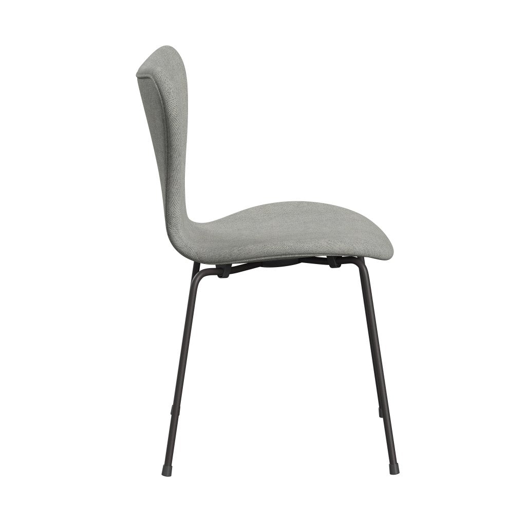 Fritz Hansen 3107 Silla tapicería completa, grafito cálido/Hallingdal blanco/gris