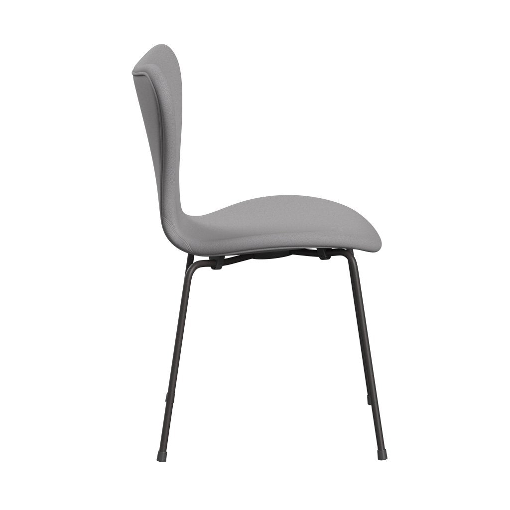 Fritz Hansen 3107 Silla tapicería completa, grafito cálido/remix gris/verde