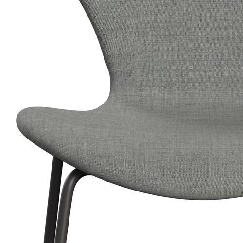 Fritz Hansen 3107 Stuhl Vollpolsterung, Warmes Graphit/Remix Hellgrau