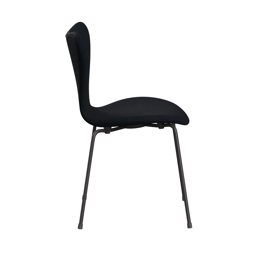 Fritz Hansen 3107 chaise complète complète, graphite chaud / remix noir (REM996)