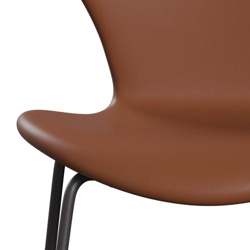 Fritz Hansen 3107 chaise complète complète, graphite chaud / cognac doux