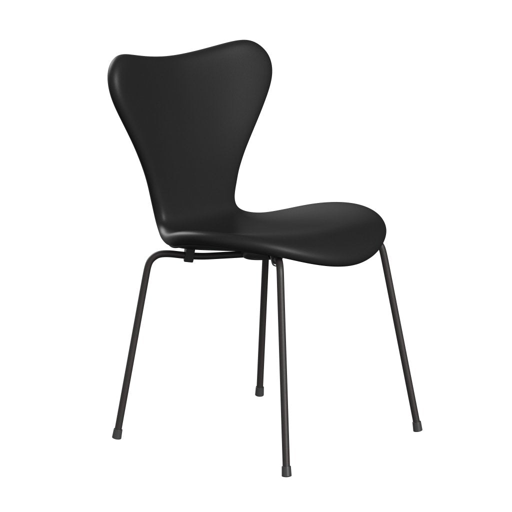 Fritz Hansen 3107 sedia piena tappezzeria, grafite calda/nero morbido