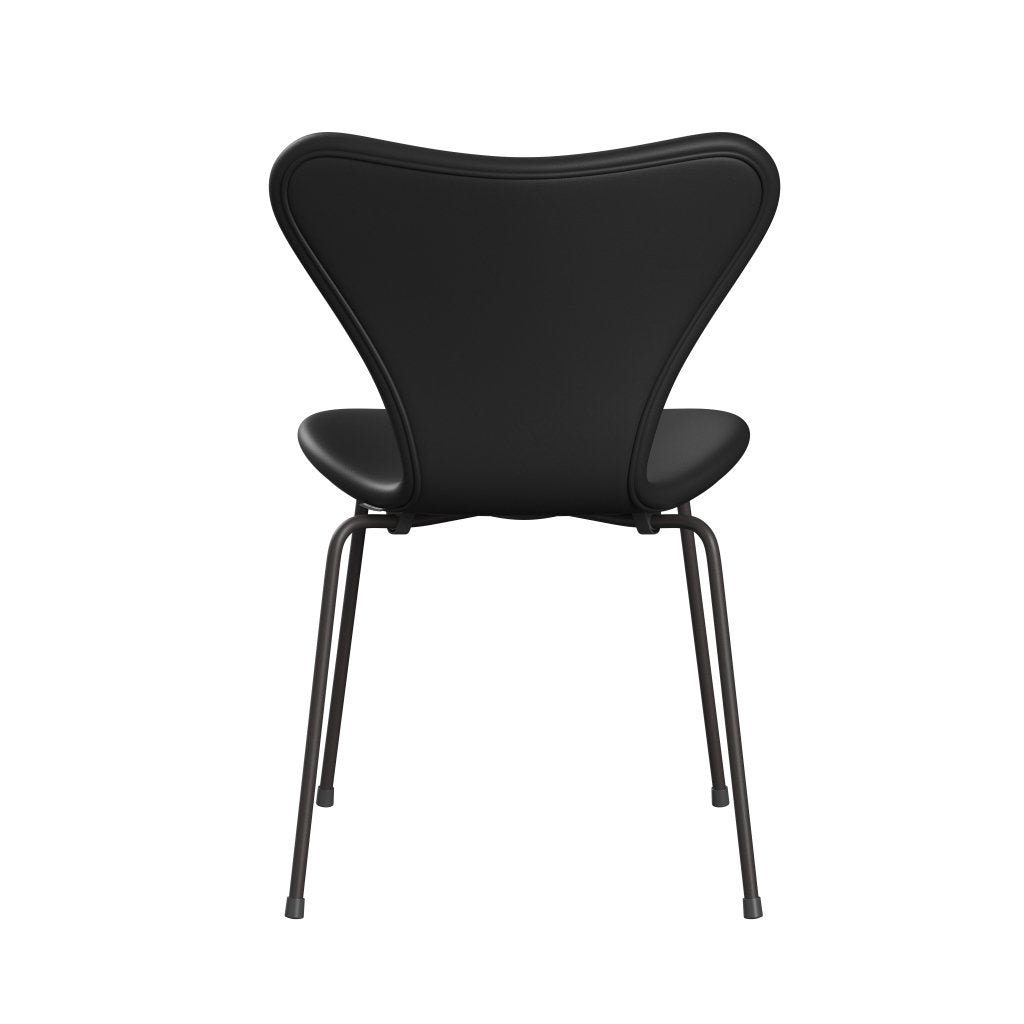 Fritz Hansen 3107 Silla tapicería completa, grafito cálido/negro suave