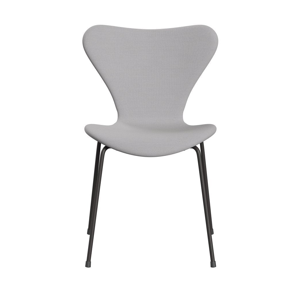 Fritz Hansen 3107 Silla tapicería completa, grafito cálido/trío acero blanco y gris claro