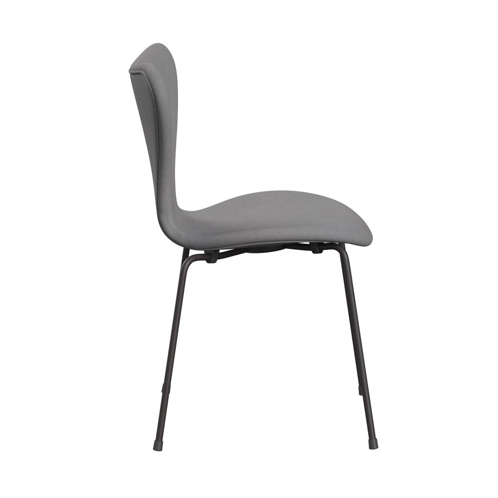 Fritz Hansen 3107 Silla tapicería completa, grafito cálido/tono gris claro