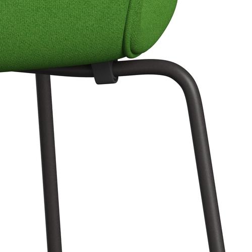 Fritz Hansen 3107 Silla tapicería completa, grafito cálido/tono verde claro