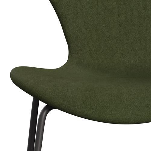 Fritz Hansen 3107 Silla tapicería completa, grafito cálido/tono verde militar