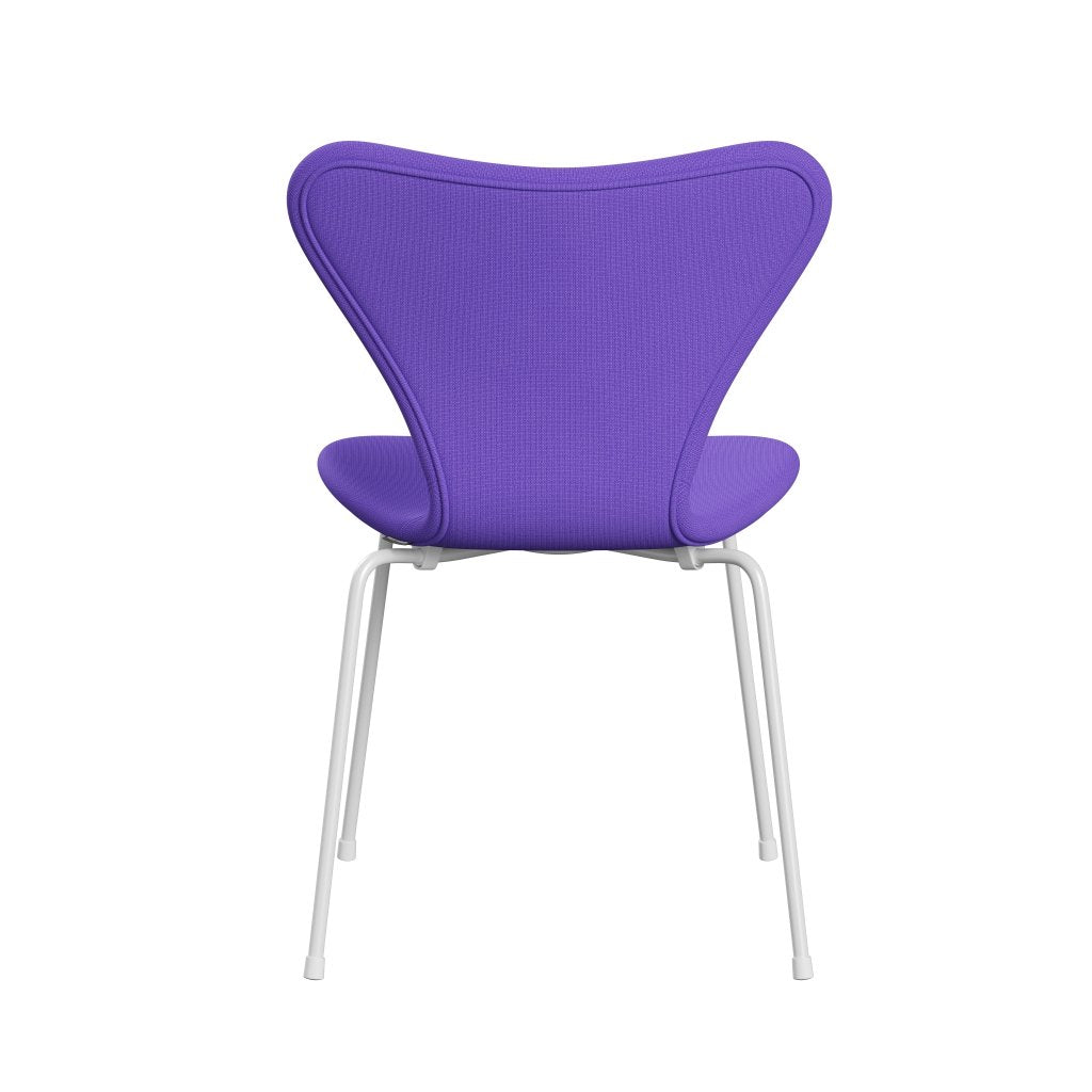 Fritz Hansen 3107 Tuolin täysi verhoilu, valkoinen/maine violetti valo